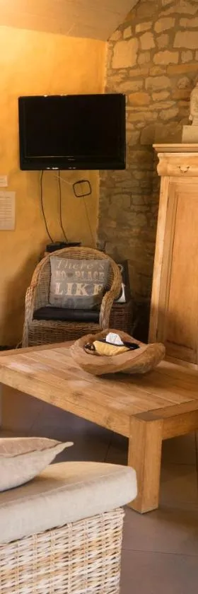 Gîte de Corbion une envie d'Ailleurs 6personnes et le Pt Bonheur 2 personnes，位于Leignon的酒店