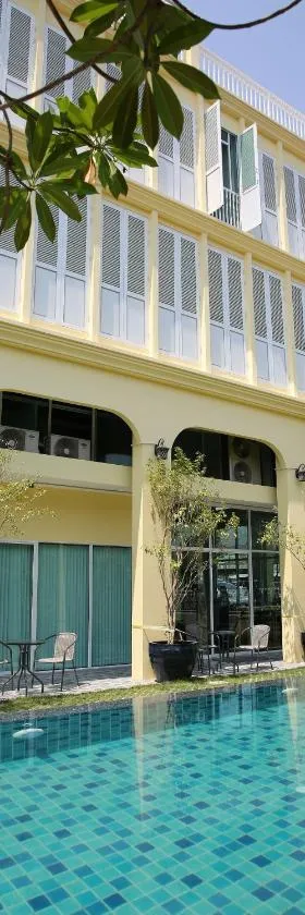 Latima Boutique Hostel，位于北碧的酒店