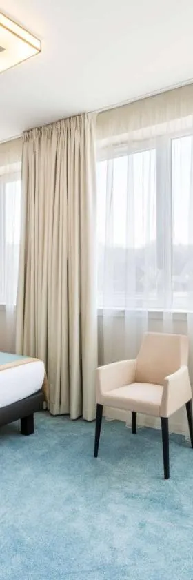 Best Western Hôtel Journel Paris Sud，位于Ris-Orangis的酒店