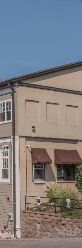 Harbor House Inn，位于Sackets Harbor的酒店