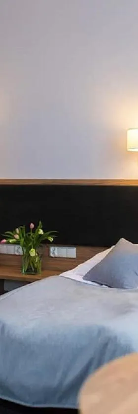 格罗马达酒店，位于科沙林的酒店