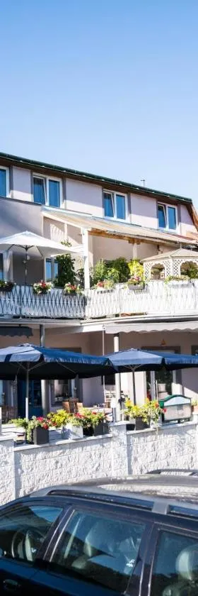 Pension & Restaurant La Amalia，位于Bad Sauerbrunn的酒店