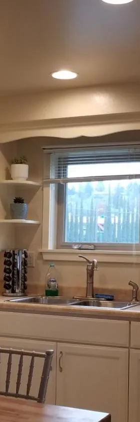 Becky's Condo，位于马里波萨的酒店
