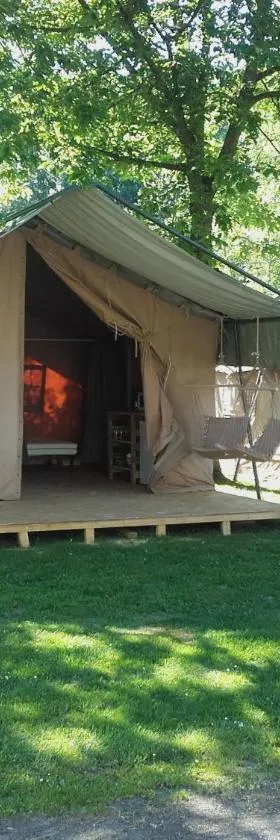 Camping des eydoches - 3 étoiles，位于Faramans的酒店