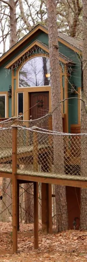 The Grand Treehouse Resort，位于尤里卡斯普林斯的酒店