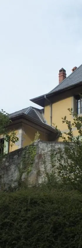 主堡旅馆，位于Drumettaz-Clarafond的酒店