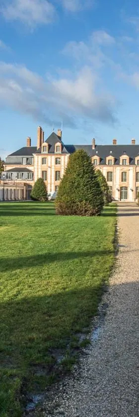 Exceptionnel Château près de Paris，位于Abondant的酒店