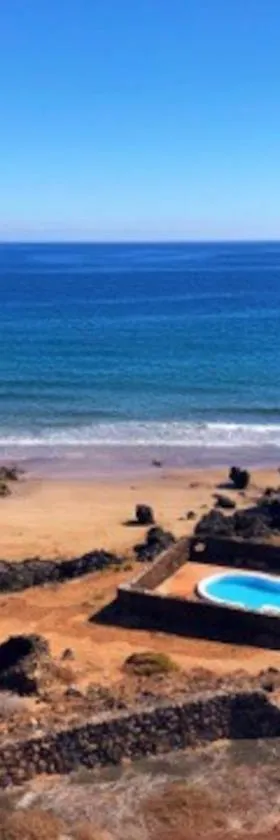 Playa Marina Eco Beach and Pool Bungalow Mala View，位于阿列塔的酒店