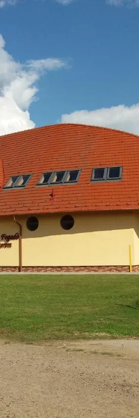 Miklós Fogadó és Étterem，位于Mátraterenye的酒店