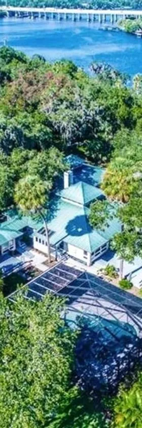 Riverbend Retreat Fla，位于里弗维尤的酒店