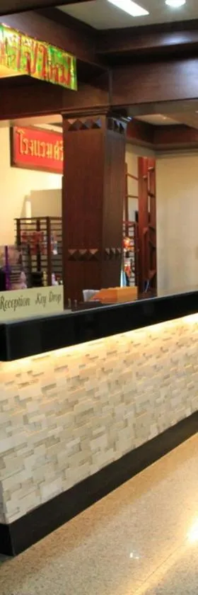 Sri Chumphon Hotel，位于春蓬的酒店