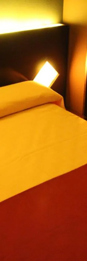 Hostal Royal Almorox，位于阿尔摩洛克斯的酒店