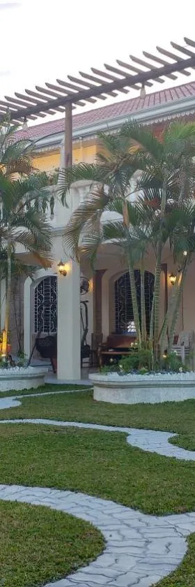 Casa Familya，位于Batac的酒店