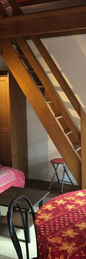 Appartements et Chambres Le Vaumurier de Saint Lambert，位于圣朗贝尔的酒店