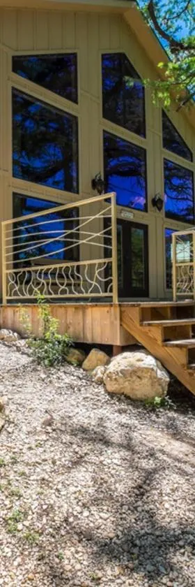 River Bluff Cabins，位于Rio Frio的酒店