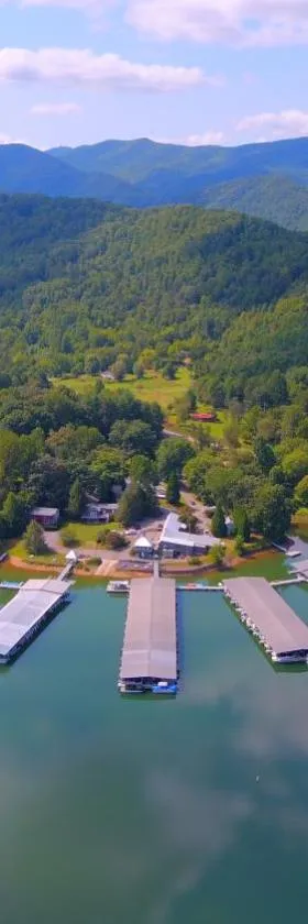 Boundary Waters Resort & Marina，位于海厄沃西的酒店