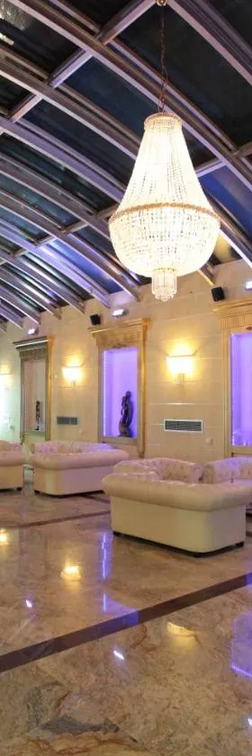 阿斯托里亚酒店，位于伊古迈尼察的酒店