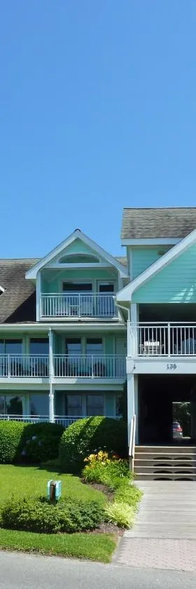 The Ocracoke Harbor Inn，位于奥克拉科克的酒店