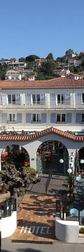Hotel Le Provencal LogisHotels，位于雷以桑布尔的酒店
