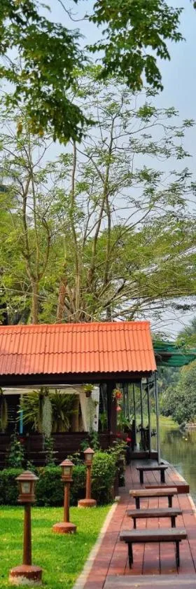 บ้านกรนรา Baan Kornnara，位于安帕瓦的酒店
