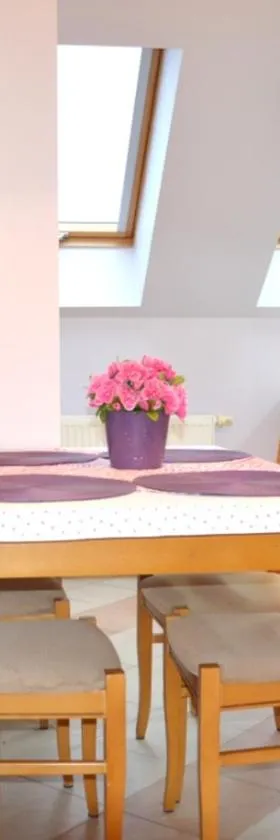 Apartamenty Dom na Wzgórzu Gardenia，位于斯托尼拉斯奇的酒店