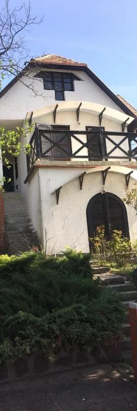 Várhegy Vendégház，位于福纽德的酒店