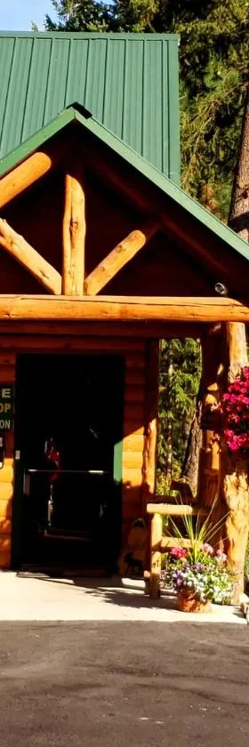 Riverfront Motel & Cabins，位于Thompson Falls的酒店