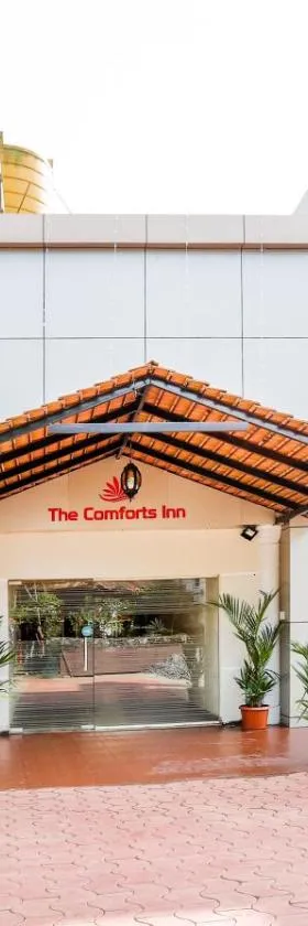 Treebo Comforts Inn, University Road Deralakatte，位于门格洛尔的酒店