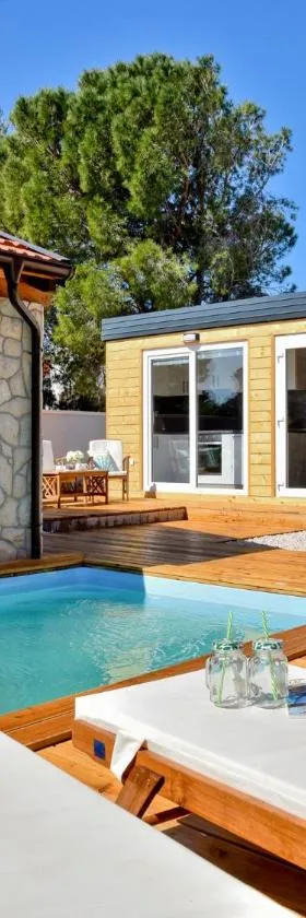 Luxury mobile home Maro Biograd，位于比奥格勒·纳·莫鲁的酒店