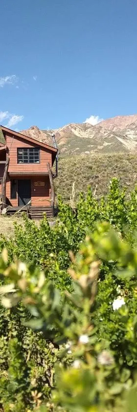 Tierras Bayas Mountain Refuge，位于Los Cipreses的酒店