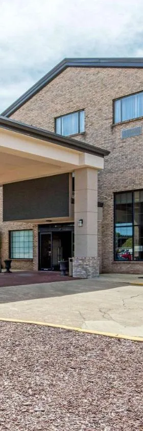 Comfort Inn & Suites，位于麦库姆的酒店