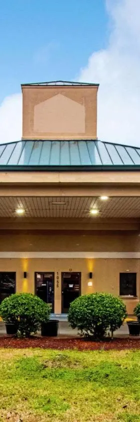 Quality Inn & Suites，位于迪克森的酒店