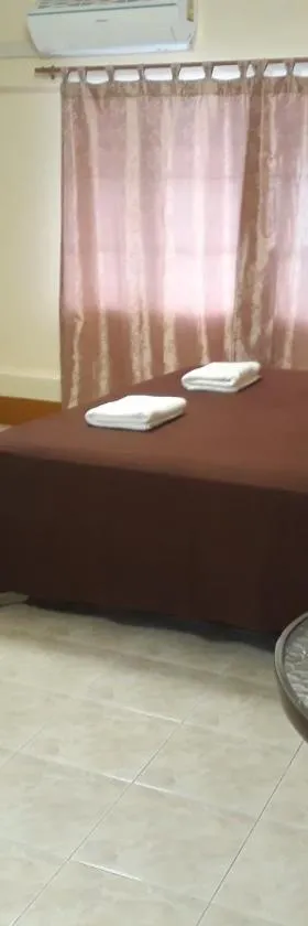 瑞拉克斯旅馆，位于班佩的酒店