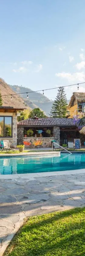 Socialtel Atitlan，位于帕纳哈切尔的酒店