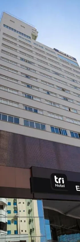 Tri Hotel Executive Brusque，位于布吕斯克的酒店