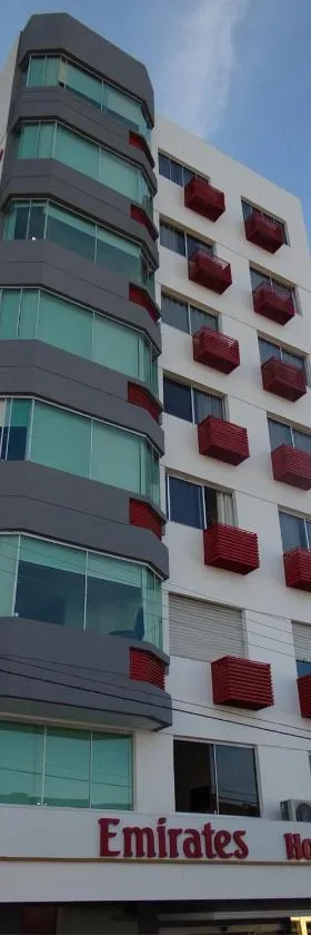 Emirates Hotel & Suites，位于圣安娜-利弗拉门图的酒店