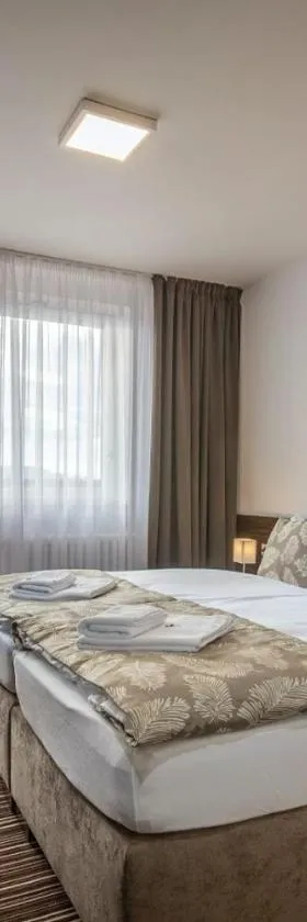 Hotel SATEL，位于波普拉德的酒店