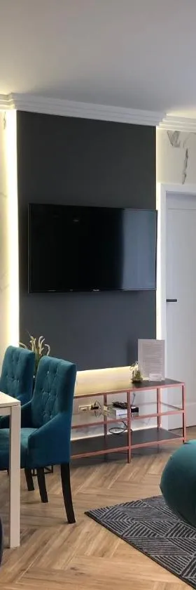 Family & Business Sauna Apartments No 4 Leśny nad Zalewem Cedzyna - 2 Bedroom with Private Sauna, Bath with Hydromassage, Terrace, Parking, Catering Options，位于凯尔采的酒店