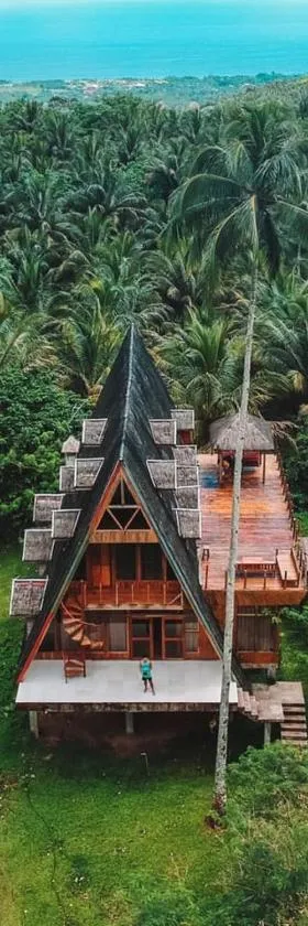 Camiguin Volcano Houses - A-Frame house，位于曼巴豪的酒店