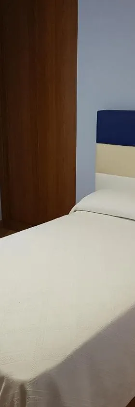 HOSTAL CAMELOT，位于Fabero的酒店