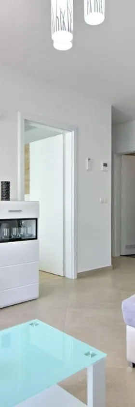 Apartment Waves-Villa Sunce，位于塞尼的酒店