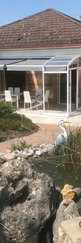 克罗尼亚尔住宿加早餐旅馆，位于瓦雷斯的酒店