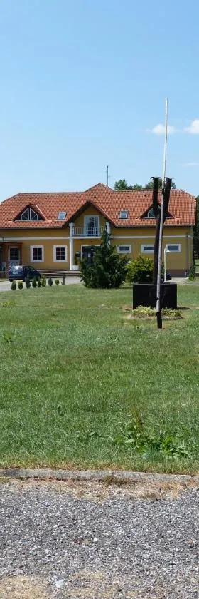 Tó Panzió Őrség Bajànsenye，位于Bajánsenye的酒店