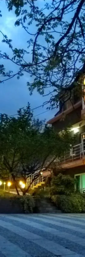 加尔尼拉马酒店，位于克拉古耶瓦茨的酒店