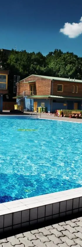 Aqua Hotel，位于德辛的酒店