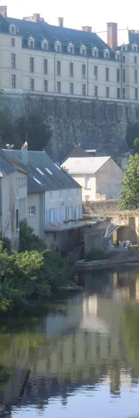 MOULIN DE L'ABBESSE，位于图阿尔的酒店