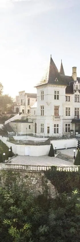 Chateau Le Prieuré Saumur - La Maison Younan，位于舍内赫特勒斯图弗的酒店