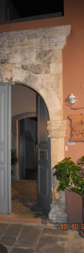 Vecchio Hotel，位于罗希姆诺的酒店
