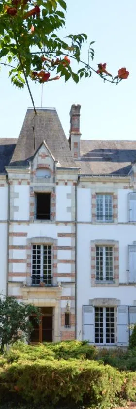 Château des Bretonnières sur vie - Maison d'hôtes et gîte 4 personnes，位于Commequiers的酒店