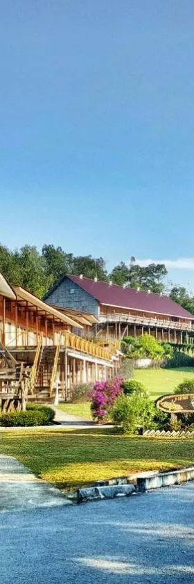 婆罗洲部族村（BTV）山林小屋，位于Kampong Addis的酒店